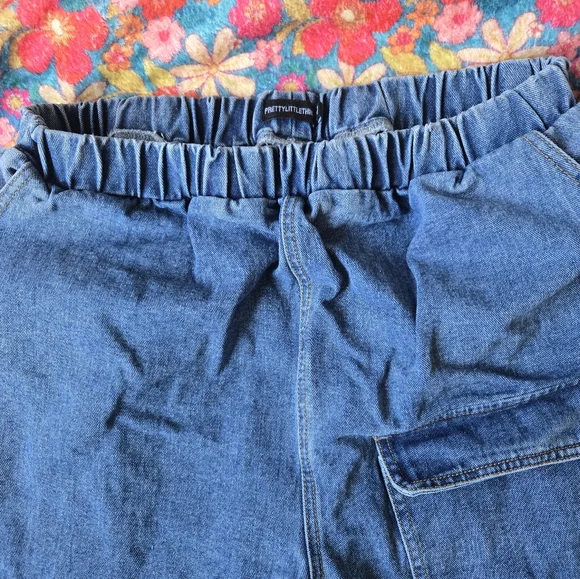 PrettyLittleThing Blue High-Waisted Cargo Jogger Jeans - Picture 3 of 6